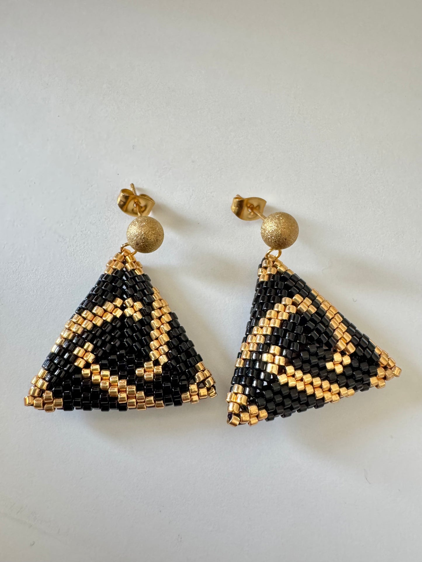 Mini triangle Miyuki earrings